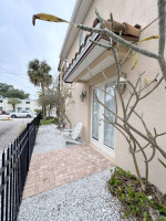 Spacious 2 story 2BR/2.5BA two story in the heart of South Tampa