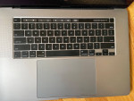 2019 MacBook Pro 13" Quad-i7 2.8GHz/16GB/1TB SSD Touch bar Excellent