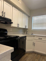 Fully renovated beautiful 2 bedroom, 1.5bath! Pets Friendly!