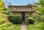 This cozy 2 bedroom 1 bathroom is waiting for you.