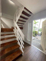 Spacious and Lovely 2-Storey Townhouse in Pelican Point