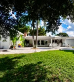 Waterfront 4/3/2 unfurnished executive home with studio apartment