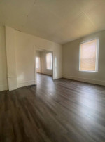 CRESTON HEIGHTS TOWNHOME / 2 BEDROOMS