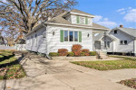 CHARMING HOME IN NIMS NEIGHBORHOOD / 2 BEDROOMS PLUS A BONUS ROOM