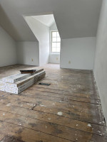*** 3 private bedroom 1.5 bath house GAS HEAT & H/W NEW PAINT FLOORS**