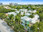 3-story townhome - 3bd-3.5ba - Walk Everywhere! PETS OK