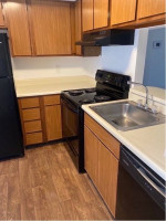 2x1 Townhome with W/D Connection! Available 3-28! $979! Apply Now!