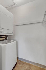 Full-sized washer/dryer, Patio, Breakfast Bar-Central Schools