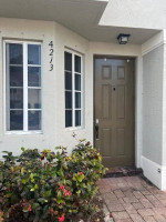 Fabulous 2-Story 2 bed / 2.5 bath Townhome close to the VA Hospital