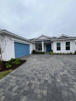 Exquisite & Spacious 4 bed + Den/5th bed Home ~ Covered Lanai ~ W/D