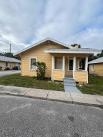 Move Now! Cozy 2 bed / 1 bath Villa ~ Entrance Porch ~ Washer & Dryer