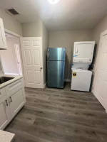 Move Now! Cozy 2 bed / 1 bath Villa ~ Entrance Porch ~ Washer & Dryer