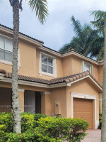 📱 3/2 HOMSTEAD BASE:  Beautiful Townhouse In The Gated Look Inside To Discove