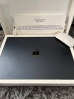 MacBook Air 15” M2 with Magic keyboard and Magic Mouse