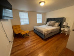beautiful 1BD 1BD duplex apartment with backyard