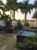 3/2 Pool House For Rent