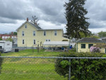 Clean and Convenient - 3 bedroom with big yard