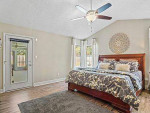 Nestled at Summer broke, 3 bed 2 bath with privacy-fenced backyard!!