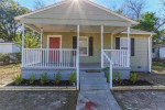"Sunny Retreat: 2-Bedroom Gem with Ample Parking in Pensacola"