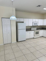 3 Beds 2.5 Baths Townhouse