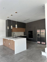 Over 2000 Sq Ft Massive Townhome in Heart of Dania