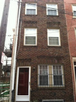 3-Story Townhouse 2BR/2 BA w/eat-in kitchen & patio