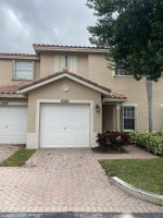 STUNNING 3-2.5 ! LAKE VIEW ! SS APPS ! FACILITIES NEARBY!VINYL FLOOR!