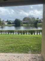 STUNNING 3-2.5 ! LAKE VIEW ! SS APPS ! FACILITIES NEARBY!VINYL FLOOR!
