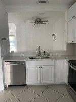STUNNING 3-2.5 ! LAKE VIEW ! SS APPS ! FACILITIES NEARBY!VINYL FLOOR!