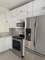 STUNNING 3-2.5 ! LAKE VIEW ! SS APPS ! FACILITIES NEARBY!VINYL FLOOR!
