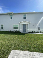 LOVELY TOWNHOUSE 3/2.5 ! SS APPS ! POOL ! LAUNDRY ! IMPACT WINDPWS !