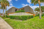 WOW, RENOVATED DREAM HOME IN A CENTRALLY LOCATED COMMUNITY!