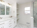 This 4 beadroom 2 barthroom This large home