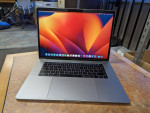 MacBook Pro 15" 2017 Touchbar Quad Core i7 16gb 256gb SSD Dual GPU