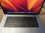 MacBook Pro 15" 2017 Touchbar Quad Core i7 16gb 256gb SSD Dual GPU