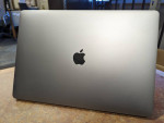 MacBook Pro 15" 2017 Touchbar Quad Core i7 16gb 256gb SSD Dual GPU