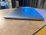 MacBook Pro 15" 2017 Touchbar Quad Core i7 16gb 256gb SSD Dual GPU