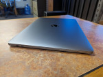 MacBook Pro 15" 2017 Touchbar Quad Core i7 16gb 500gb SSD Dual GPU