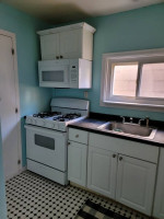 BEAUTIFULLY RENOVATED 5 ROOM SINGLE FAMILY HOUSE
