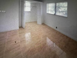Single Family 3/2 w/d Pets huge yrd great loc . Biketobeach