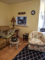 Cozy, Clean, Private, Furnished 1/1 Walk to Eat and Shop