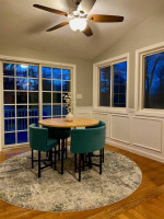 BEAUTIFUL, MODERN, SPACIOUS TOWNHOUSE! CONVENIENT TO EVERYTHING!