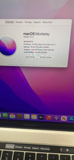Macbook pro touch bar 15.4 inch i7 16 gb ram 256 ssd