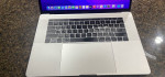 Macbook pro touch bar 15.4 inch i7 16 gb ram 256 ssd