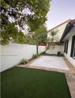 ●► 2/2 Corner Lot Villa In Excellent THE CROSSINGS: Its One Of A Kind Cross