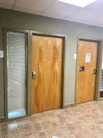 comes with kitchen & waiting area, sink,salon,lawyer,.. Not shared