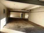 Freestanding shop on Lincoln Avenue
