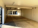 Freestanding shop on Lincoln Avenue