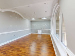 Lease Luxury: Sterling 1800 SF Med Office, Hardwood & Sinks!