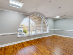 Lease Luxury: Sterling 1800 SF Med Office, Hardwood & Sinks!